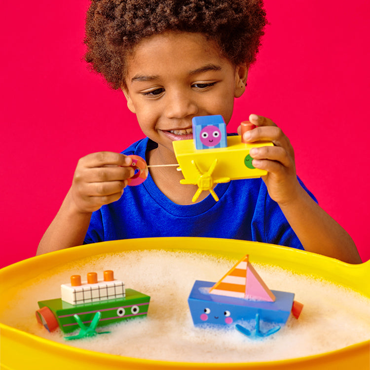 Kikkerland Play Wind-up Boat Badeboot Holz Aufziehboot