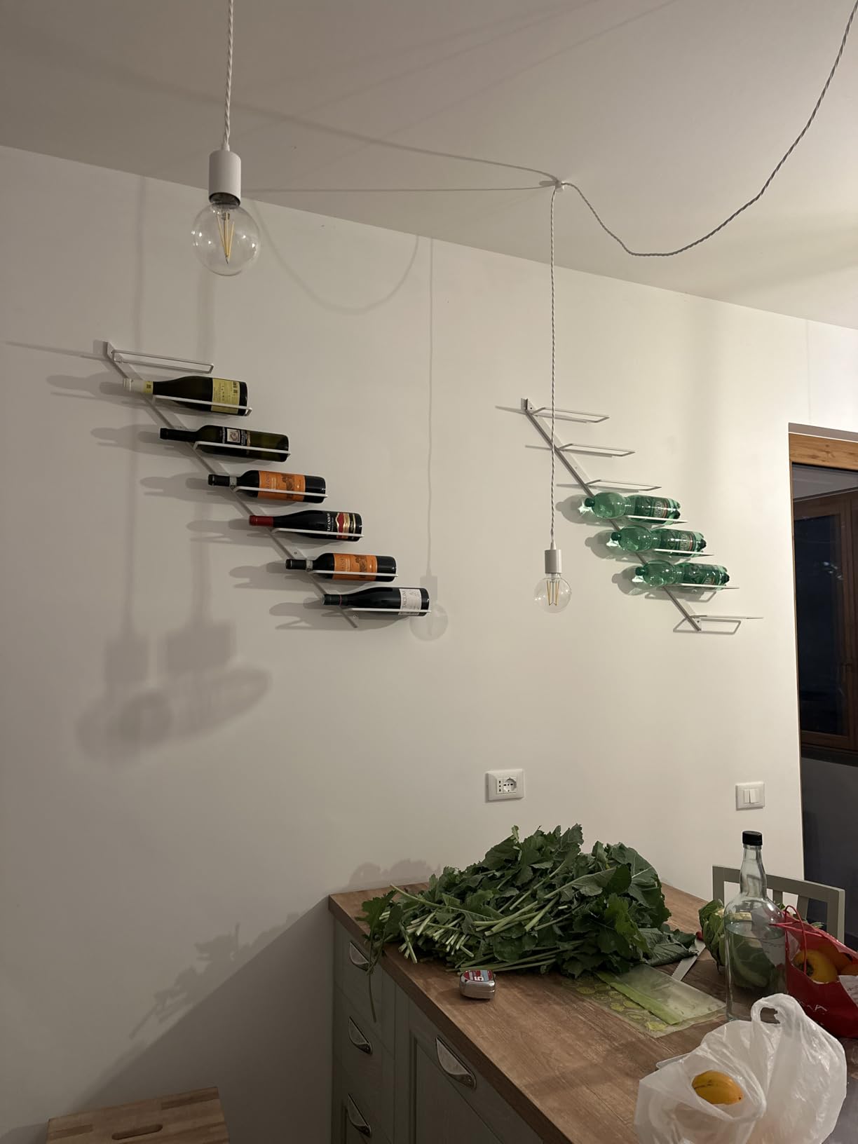 vidaXL Möbel Wand Weinregal Weiß Metall für 7 Flaschen 88cm