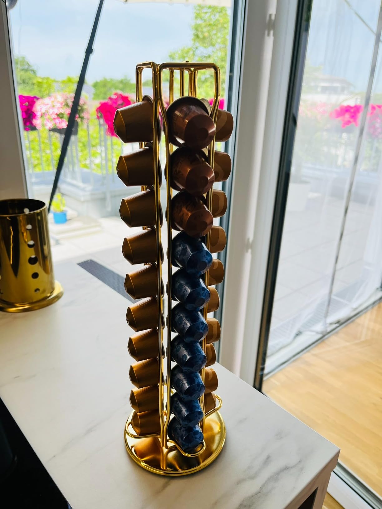 Intirilife Kapselhalter Gold 40 Nespresso Kapseln Eisen drehbar