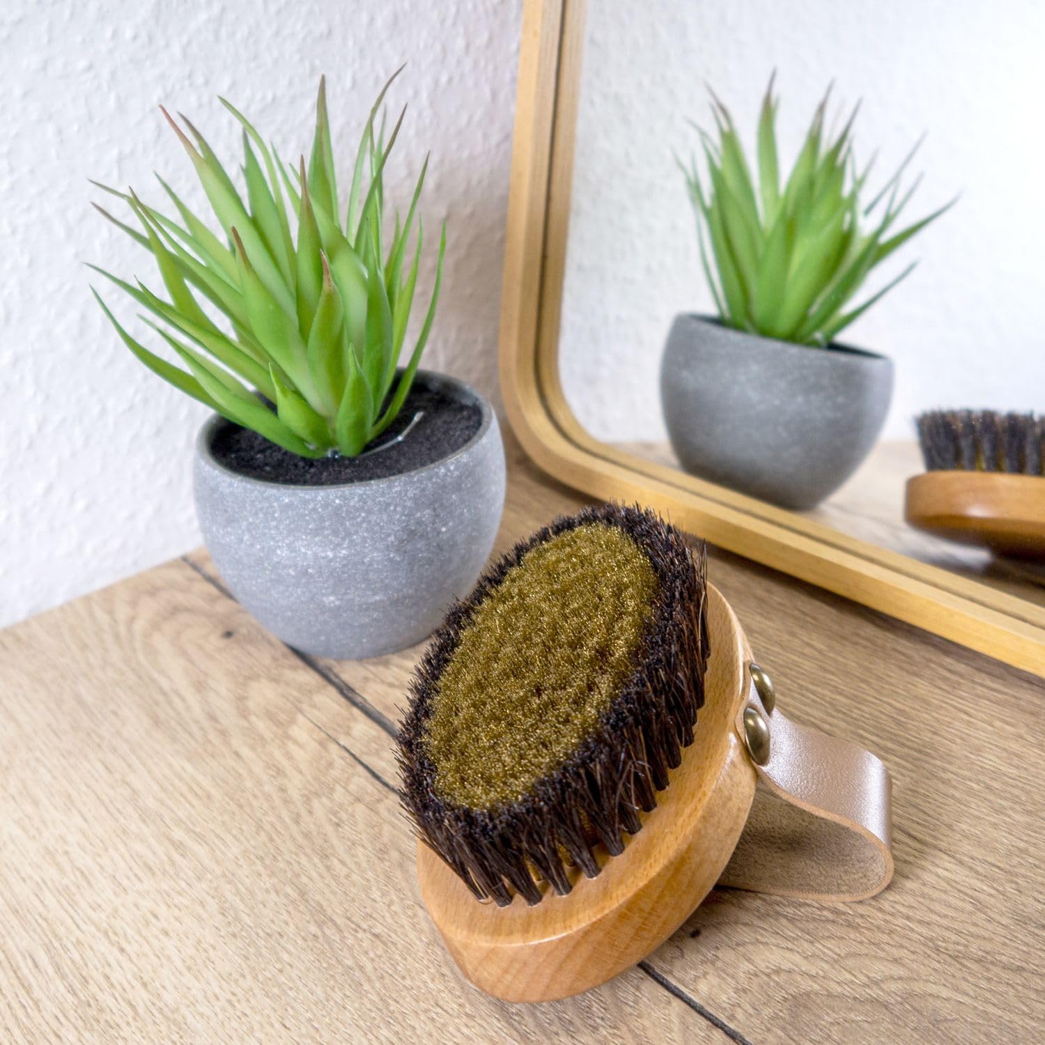 Intirilife Körperbürste Naturborsten Pferdehaar 11,5 cm