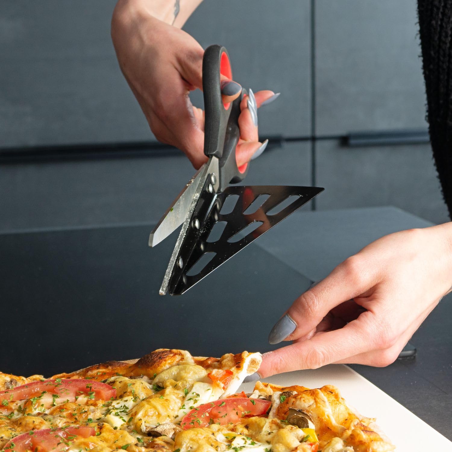 Intirilife 2 in 1 Pizzaschere Edelstahl 27,5 cm mit Heber