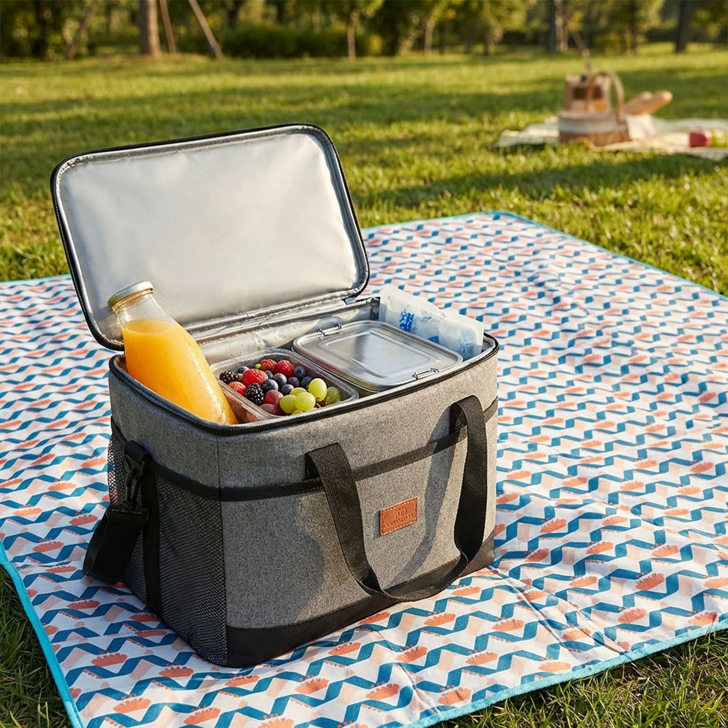 Intirilife Kühltasche Thermotasche wasserfest mit Schultergurt