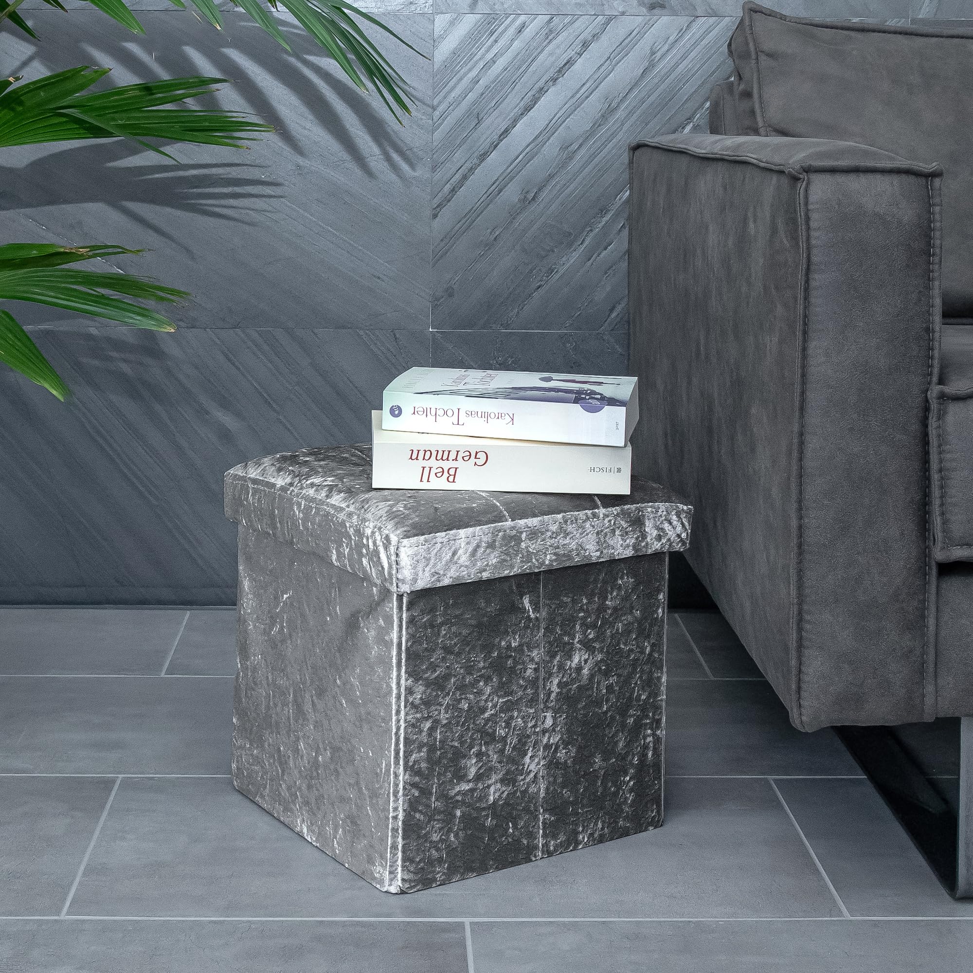 Intirilife Sitzhocker Sitzwürfel Samt Grau 38x38x38 cm Stauraum