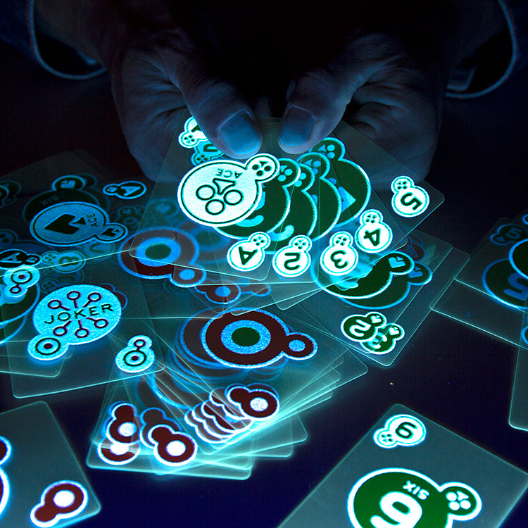 Kikkerland Play Spielkarten Glow in the Dark Poker