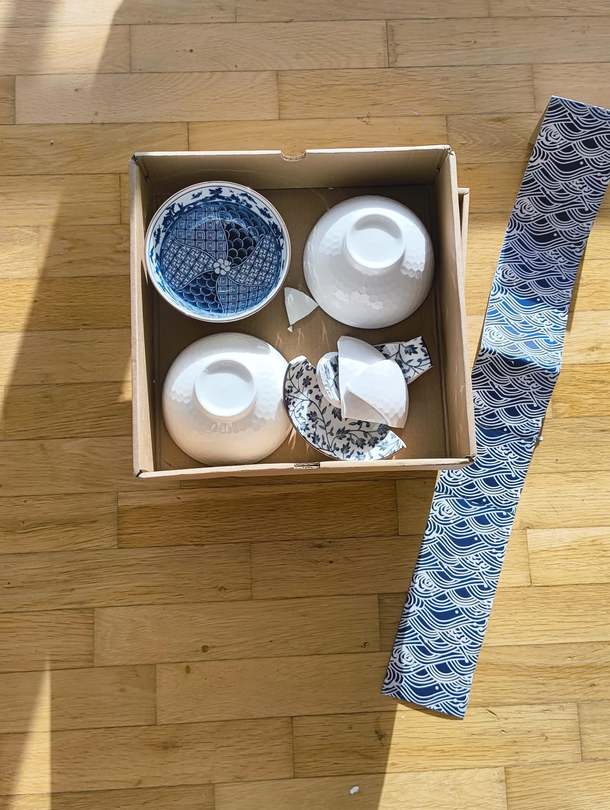 Intirilife Japan Schalen Set Porzellan Blau Weiß 4-teilig