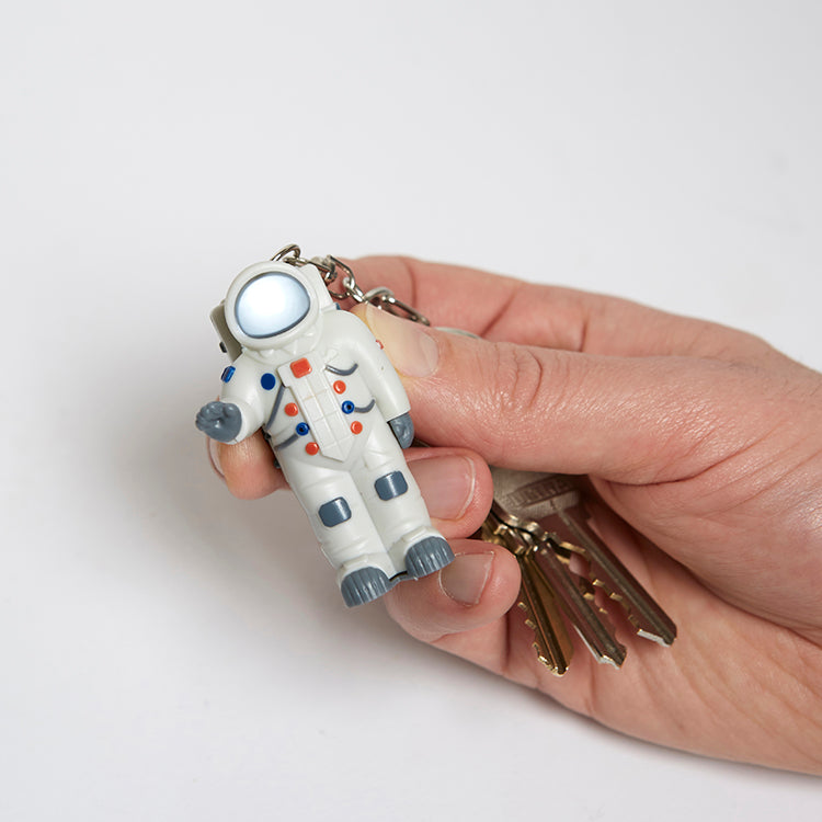 Kikkerland Home Astronaut Keychain Schlüsselanhänger mit LED