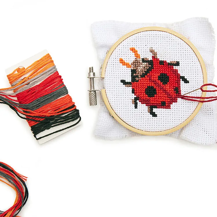 Kikkerland Ladybug Mini Stickset Kreuzstich Marienkäfer