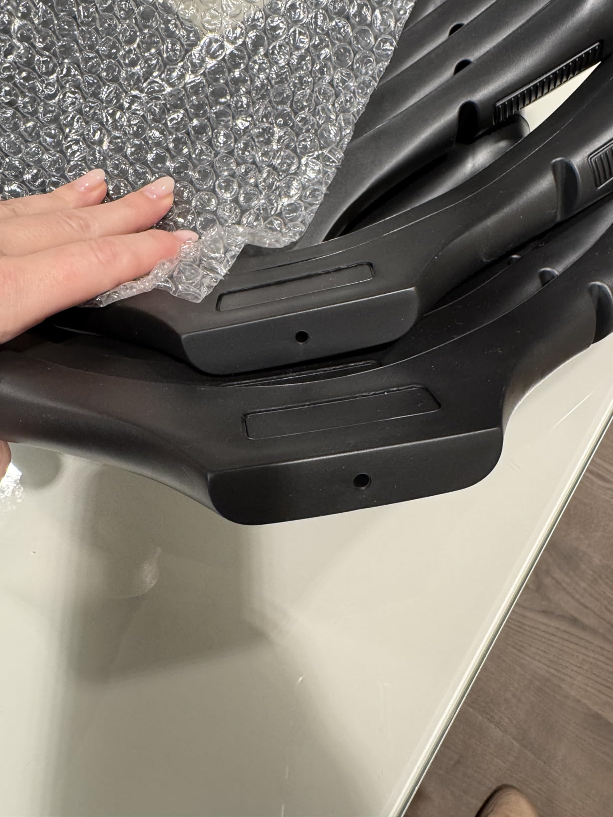 Intirilife Kleiderbügel Schwarz 20 Stück 39cm Anti-Rutsch