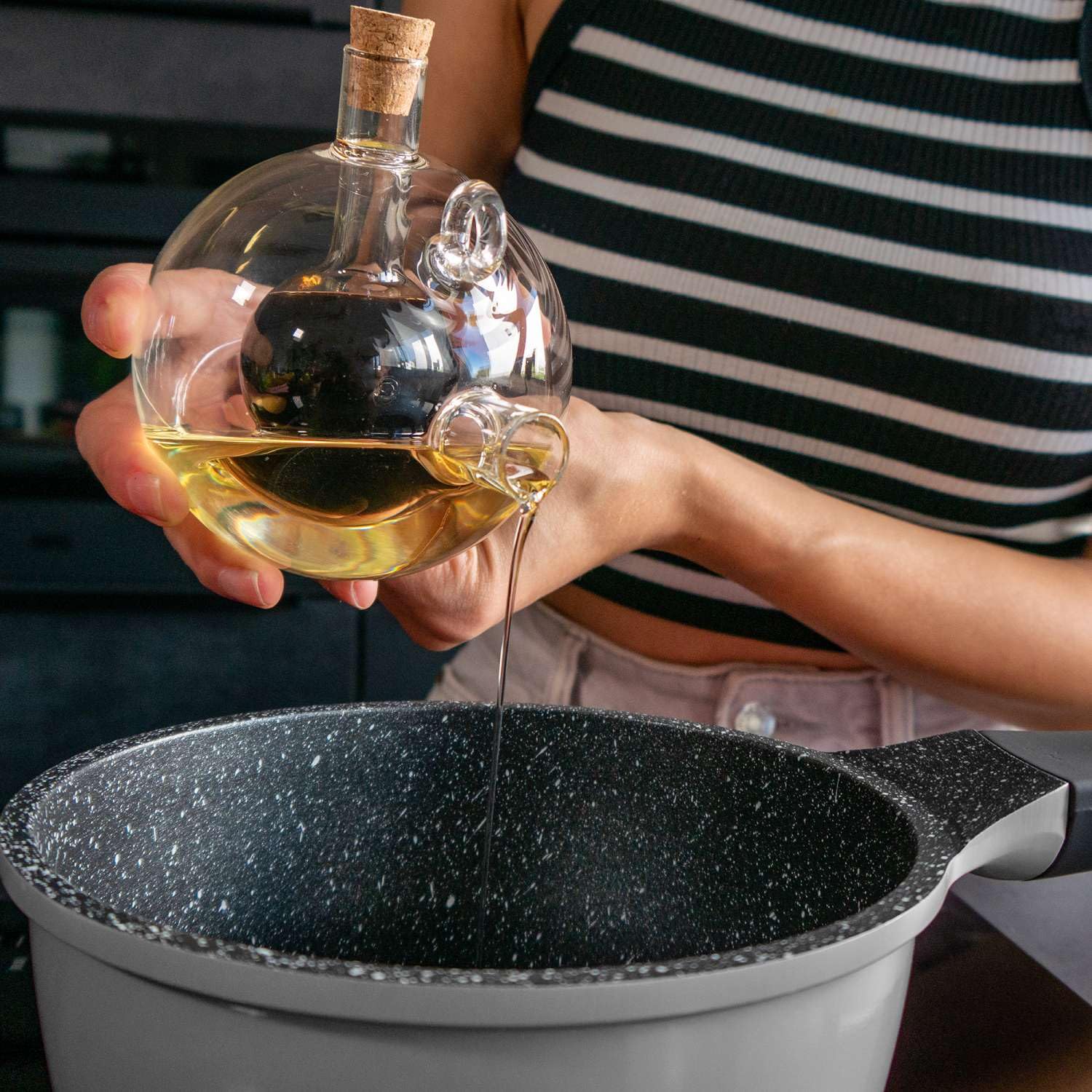 Intirilife Küche Essig- Ölspender Glas 2-in-1 350ml Korken