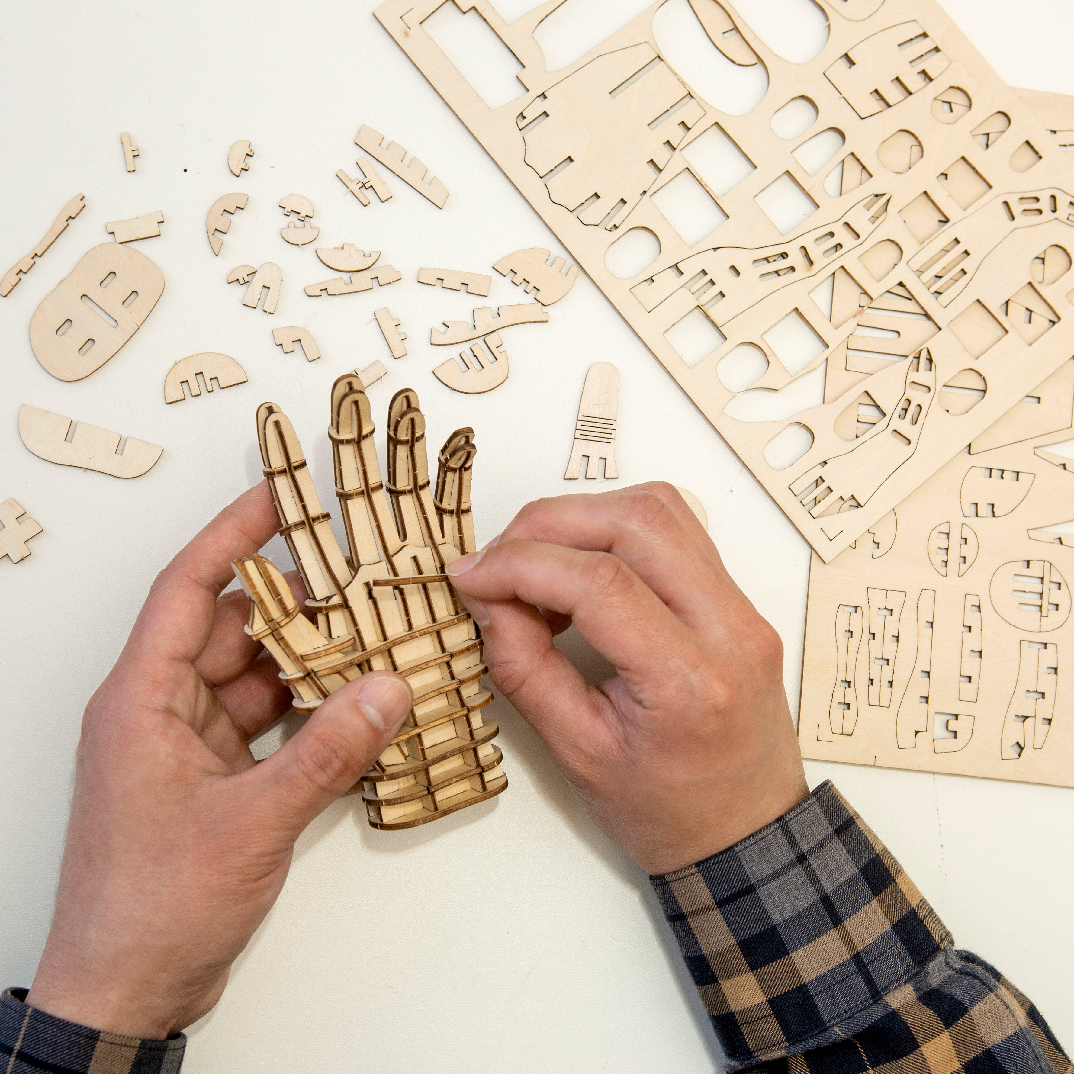 Kikkerland Play Hand 3D Holzpuzzle Skulptur