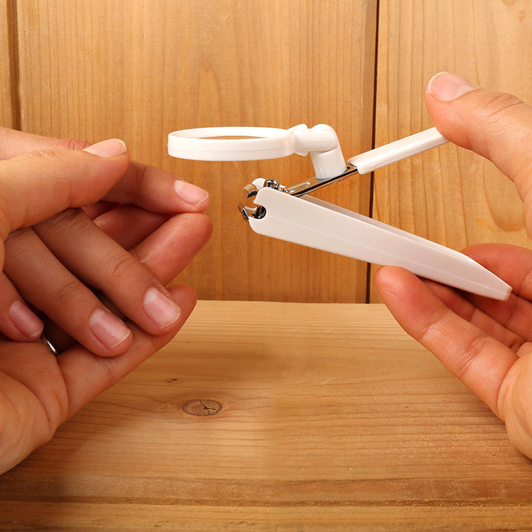 Kikkerland Tools & Wellness Nagelknipser mit Lupe 1,5-fach