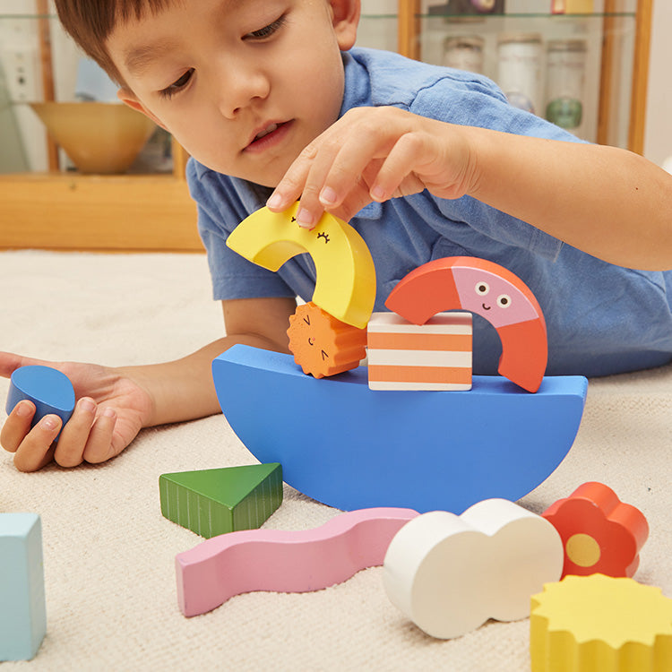 Kikkerland Kidoki Teeter Totter Shapes Balancespiel Holz
