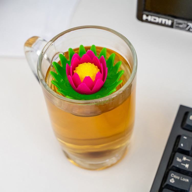 Kikkerland Kitchen Lotus Tee-Ei für losen Tee Blume