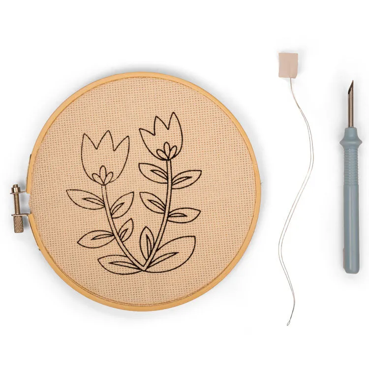 Kikkerland Crafters Tulips Punch Needle Stickset Anfänger