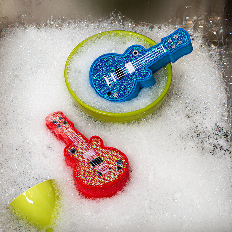 Kikkerland Home Guitar Scrub Spülschwamm 2er Set Gitarre