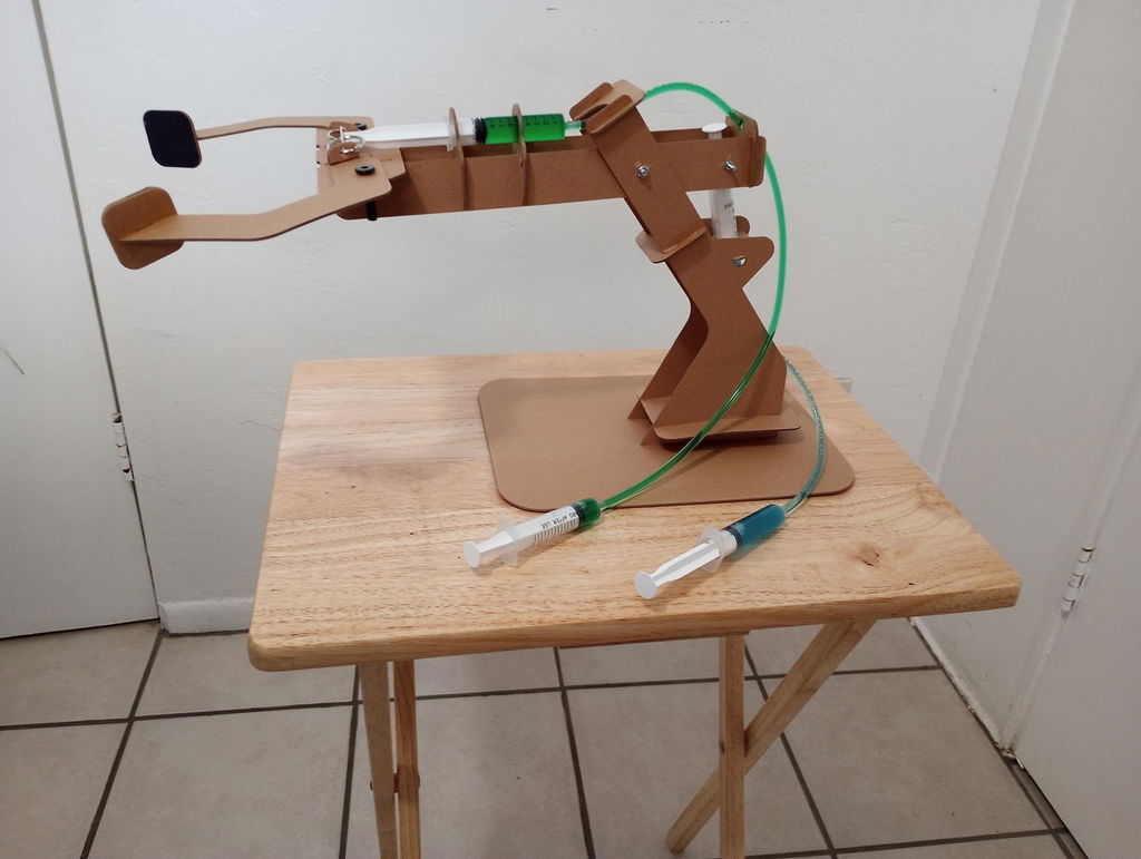 Kikkerland Crafters Hydraulik-Greifer Bausatz Karton DIY