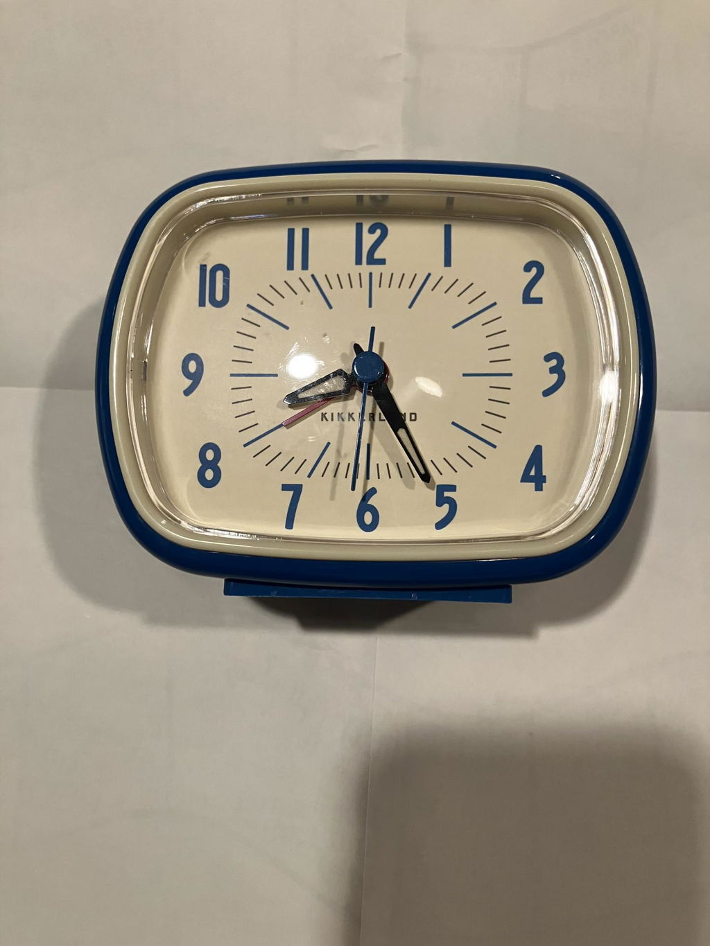 Kikkerland Home Retro Wecker Blau Analog mit Licht
