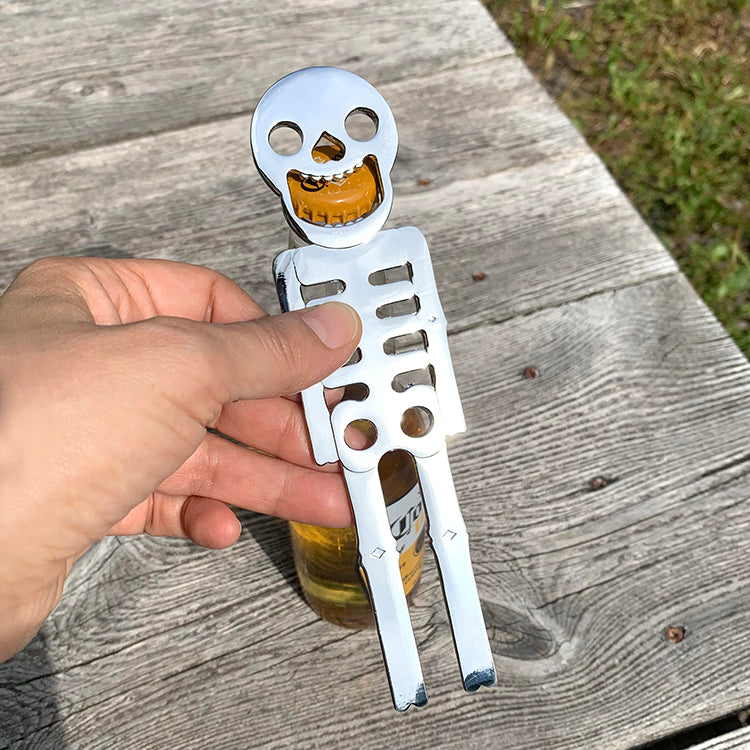 Kikkerland Kitchen Skeleton Flaschenöffner Totenkopf