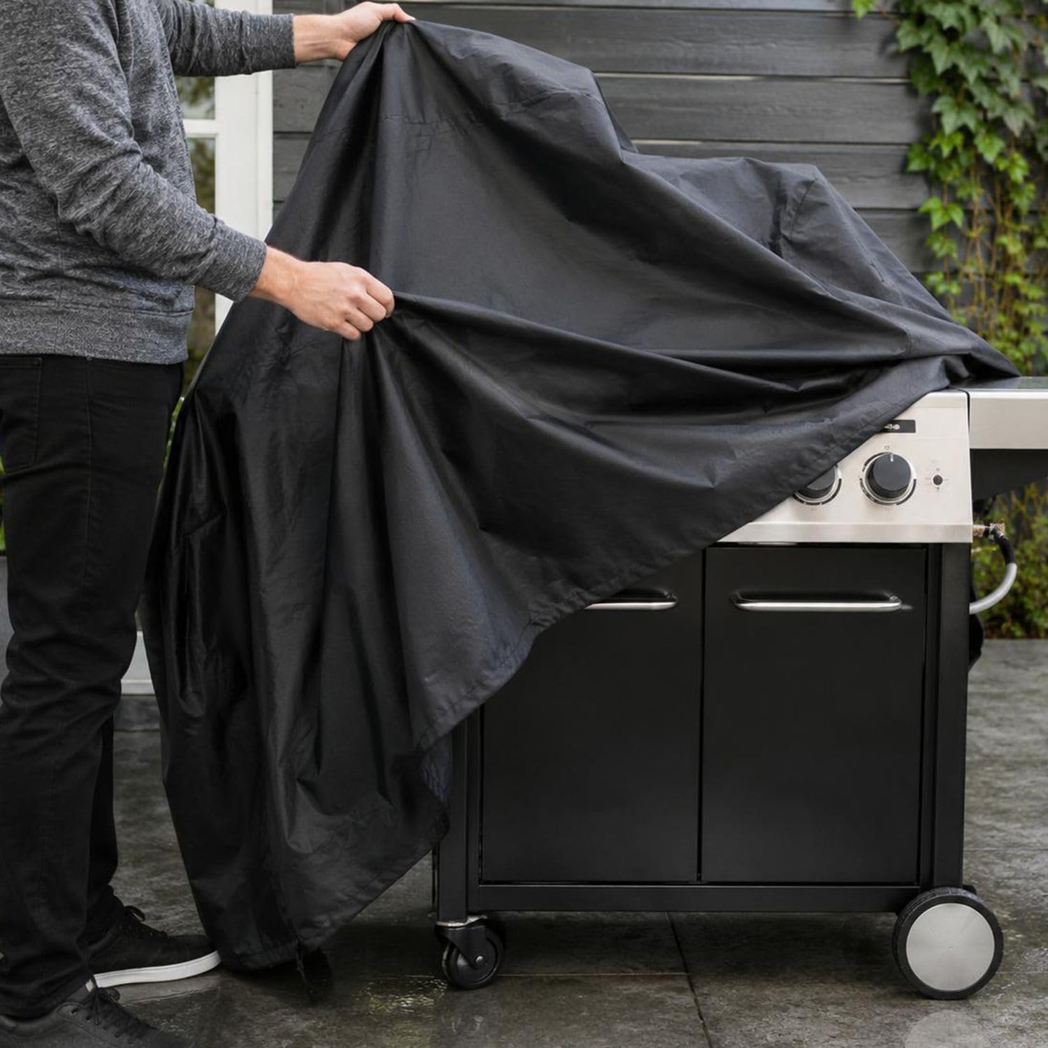 Intirilife Grillabdeckung Schwarz 144x61x130cm wasserdicht