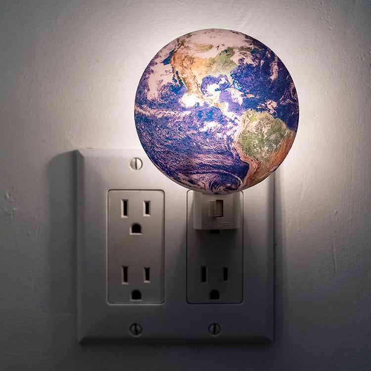 Kikkerland Home Earth Nachtlicht Weltkugel mit 7-Watt-Birne