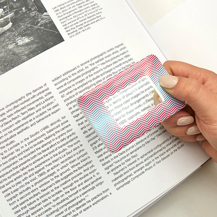 Kikkerland Light Up Magnifier Taschenlupe mit Licht Taschenformat