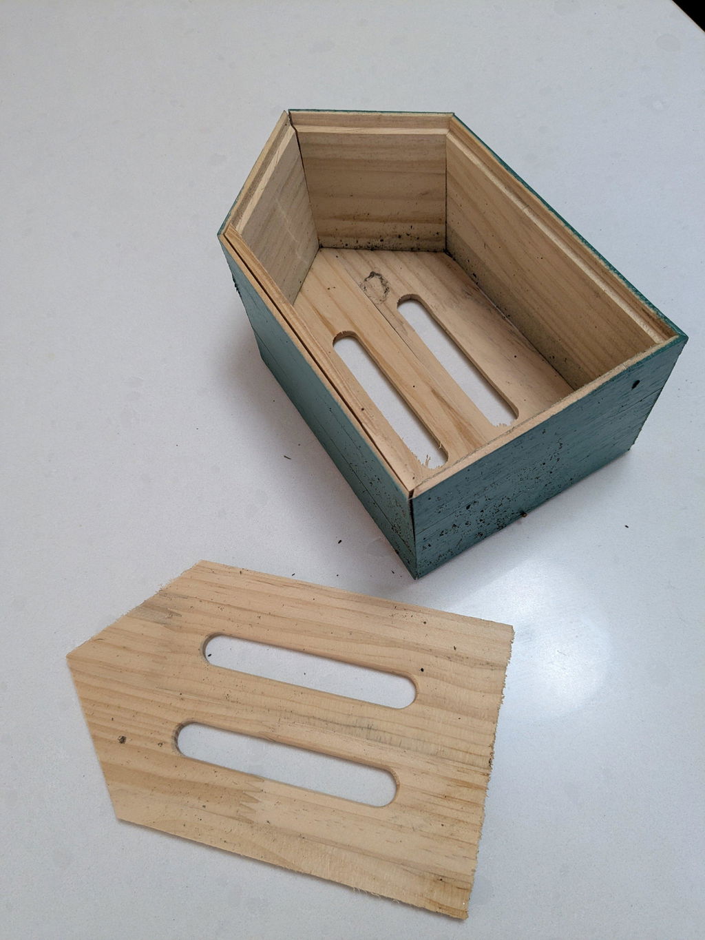 Kikkerland Home Schmetterlingshaus Holz zum Aufhängen
