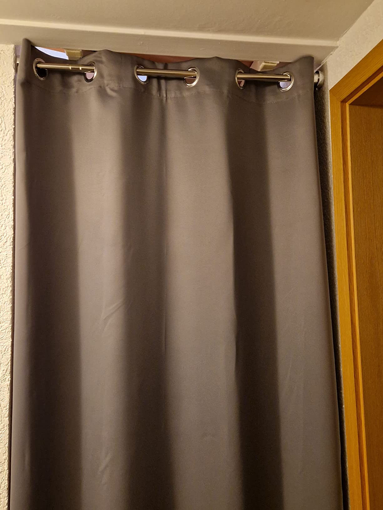 Intirilife Teleskopstange 120-227 cm Silber Edelstahl ohne Bohren