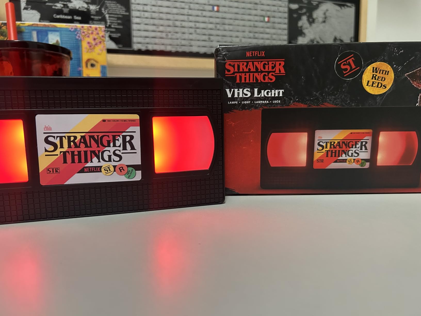 Paladone Stranger Things VHS Logo Light Lampe rot