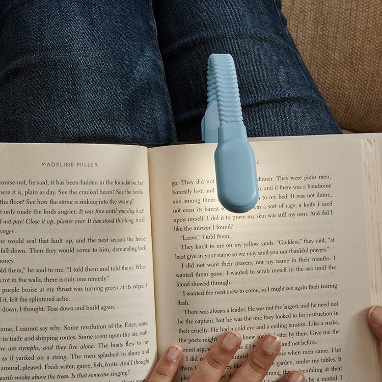 Kikkerland Booklight Leselampe Blau USB dimmbar Clip