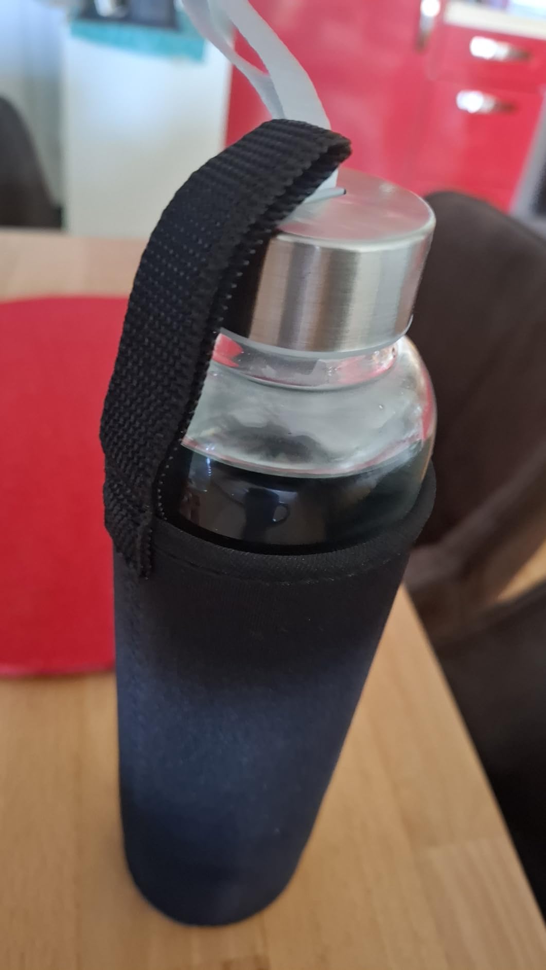 Intirilife Trinkflasche Glas Obsidian 400 ml mit Tasche