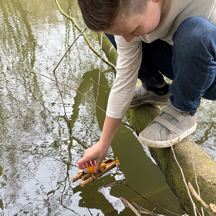 Kikkerland Huckleberry Motorboot Bausatz Kinder Holzboot