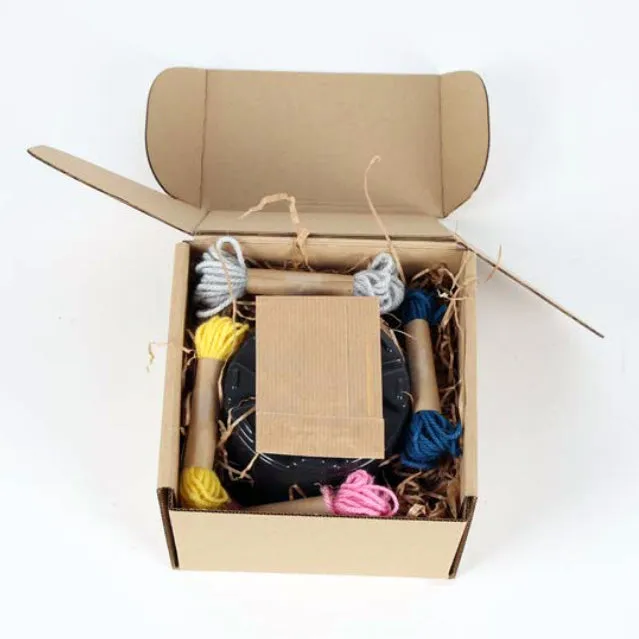 Kikkerland Crafters Knit Your Own Planter Cover Strickset Wolle