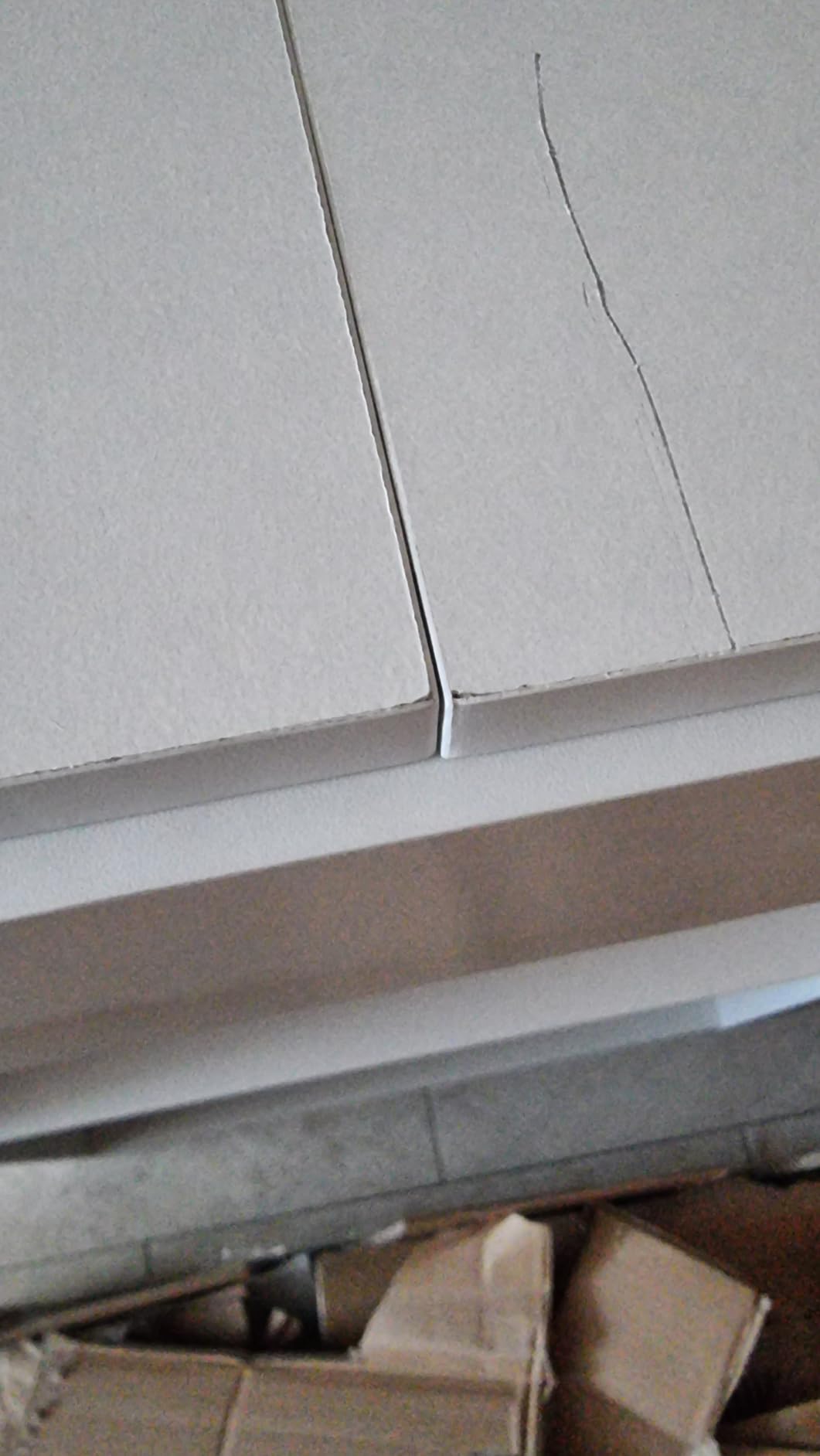 vidaXL Bartisch Weiß 102x70x103,5 cm Stehtisch mit Stauraum