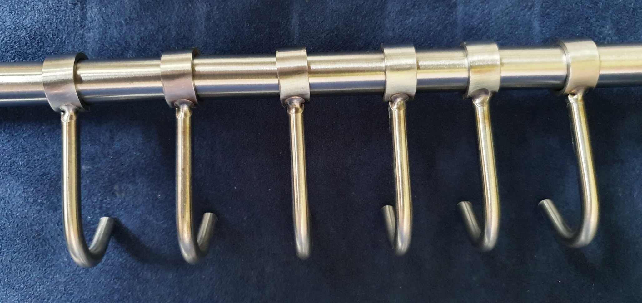 Intirilife Hängeleiste 52,6 cm Küchenreling 10 Haken