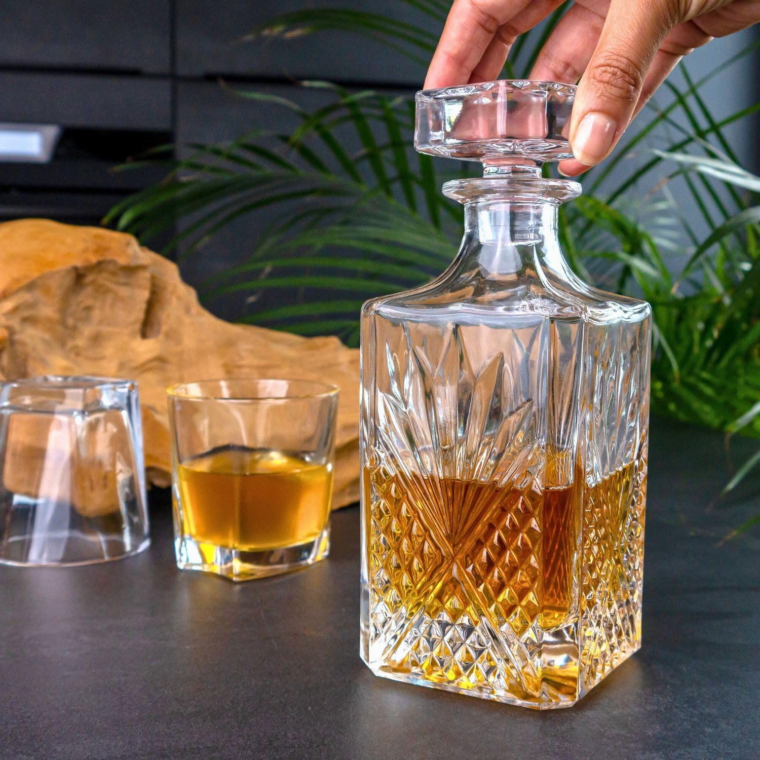 Intirilife Whisky Karaffe 800 ml Glaskaraffe mit Stopfen Schliff