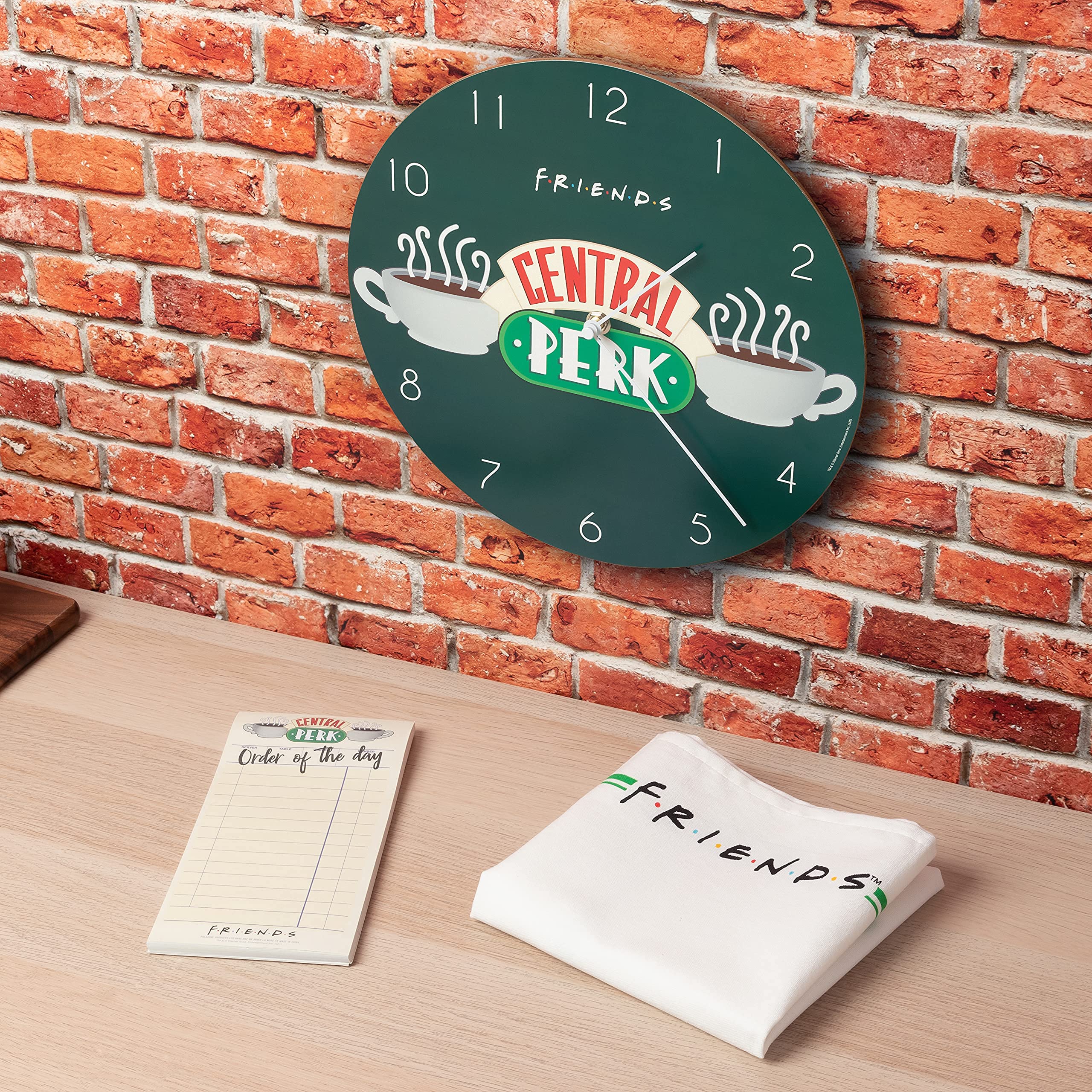 Paladone Homeware Central Perk Geschenkset Uhr Tuch Block