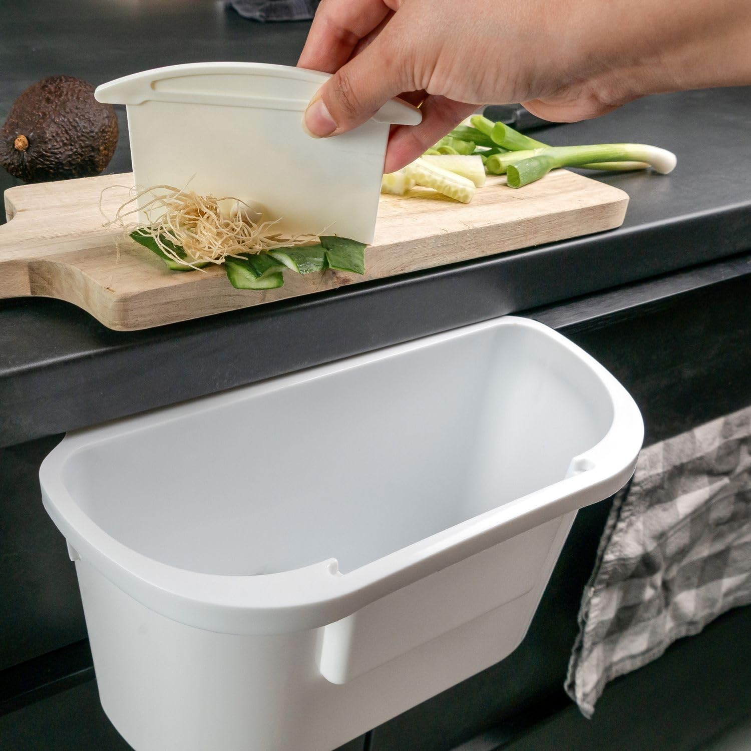 Intirilife Mülleimer zum Aufhängen Weiß mit Spatel 29 cm