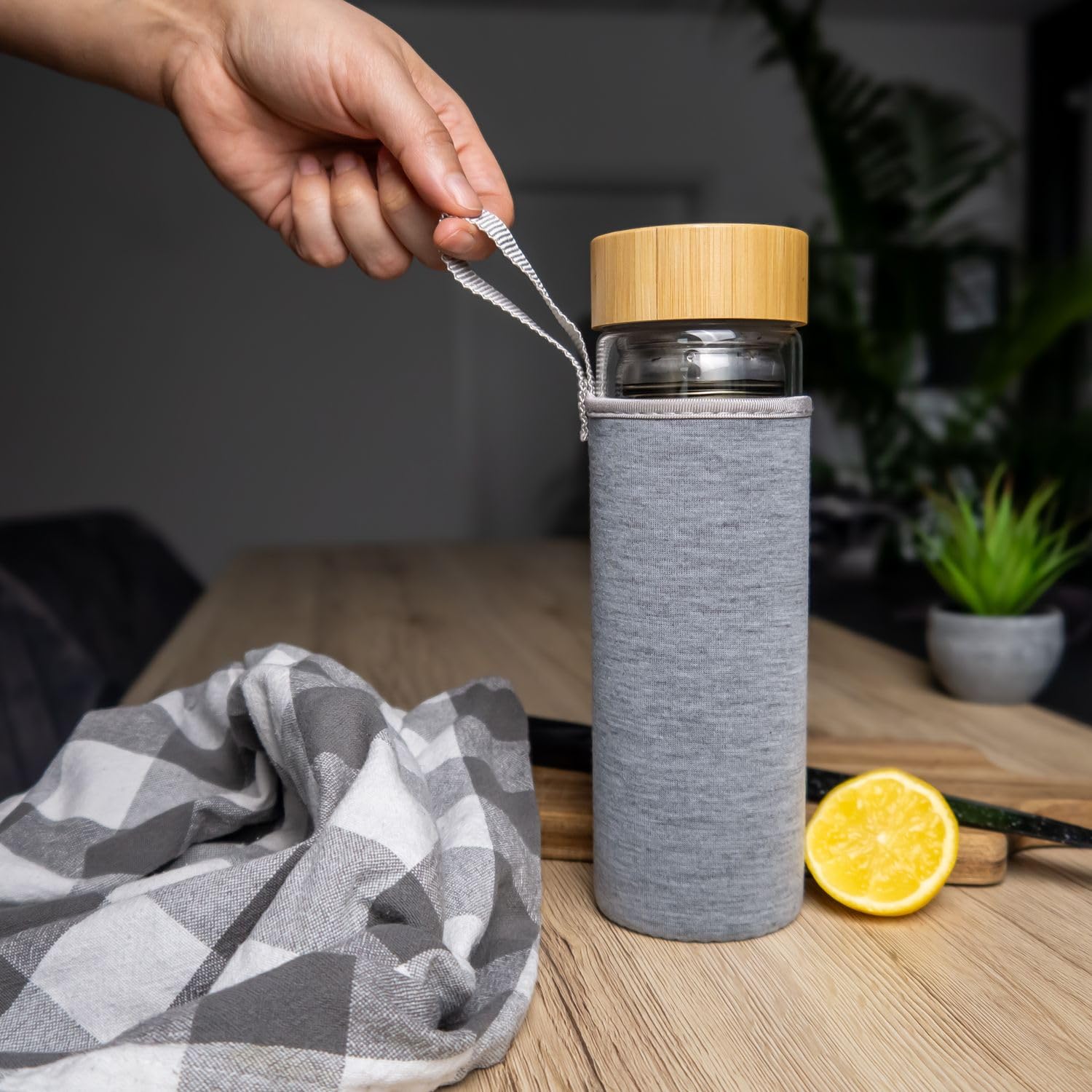 Intirilife Teeflasche Glas 400ml Sieb Bambus doppelwandig
