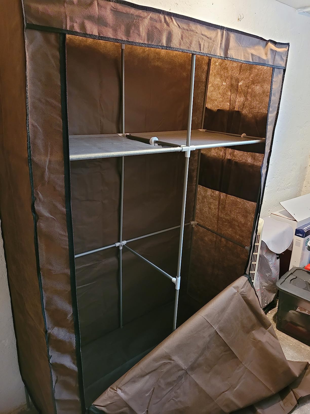 Intirilife Faltschrank 108x45x170 cm Stoffschrank Braun