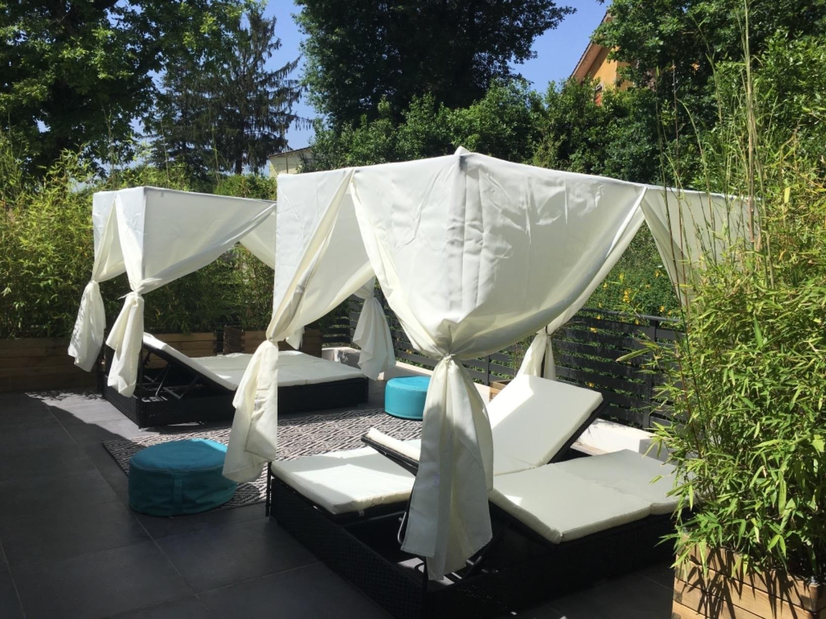 vidaXL Outdoor-Loungebett Poly Rattan Schwarz mit Vorhang