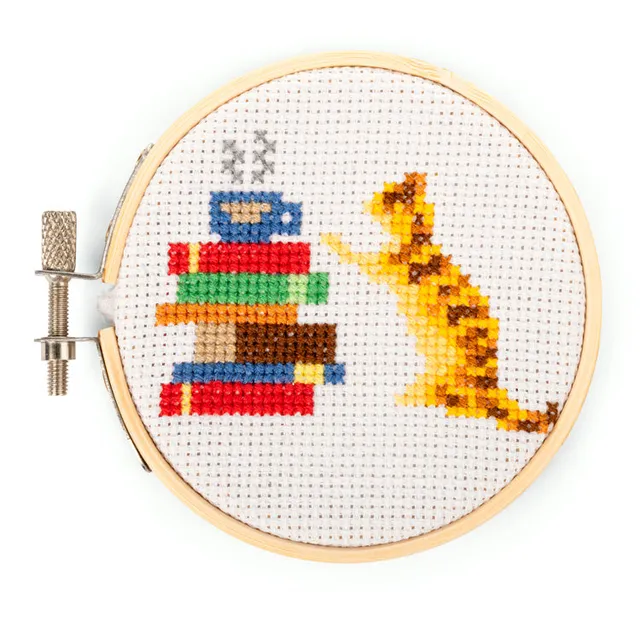 Kikkerland Crafters Cat and Books Mini Stickset Kreuzstich