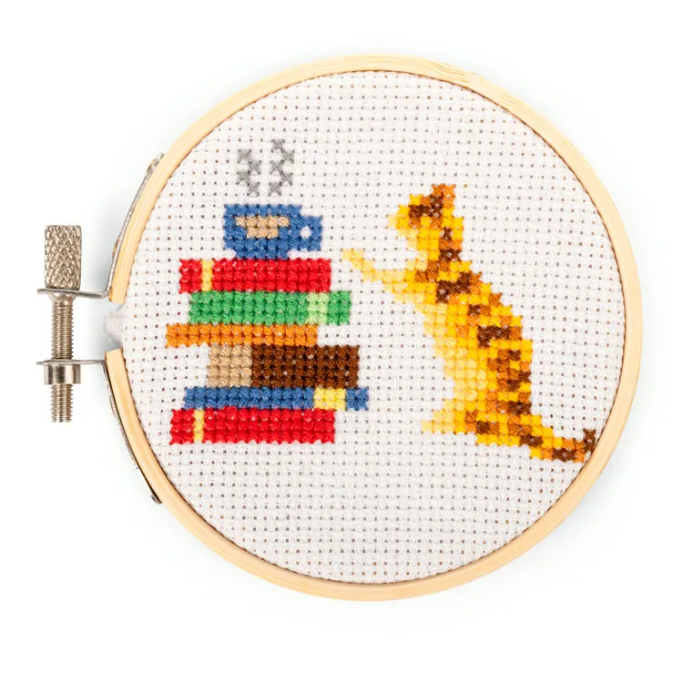 Kikkerland Crafters Cat and Books Mini Stickset Kreuzstich