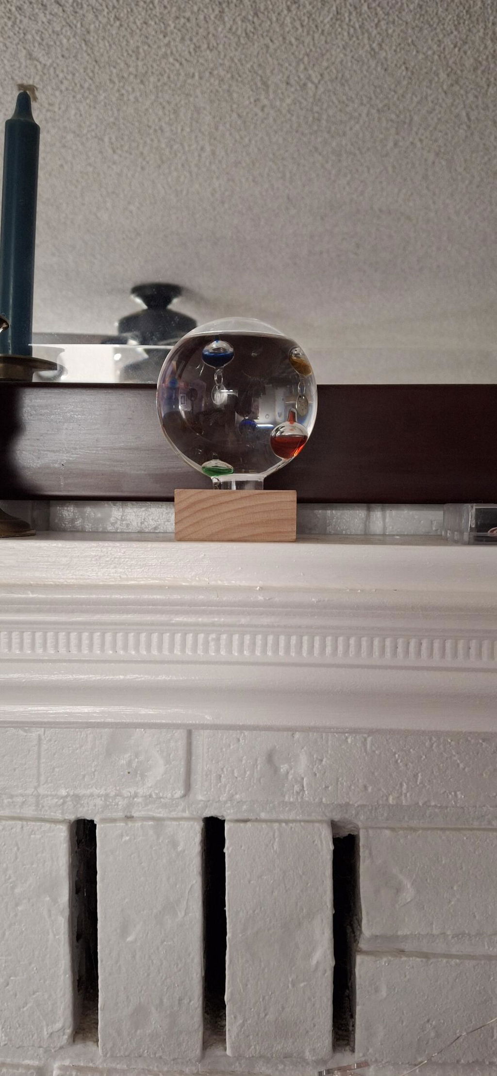 Kikkerland Galileo Thermometer Glas mit Holzsockel