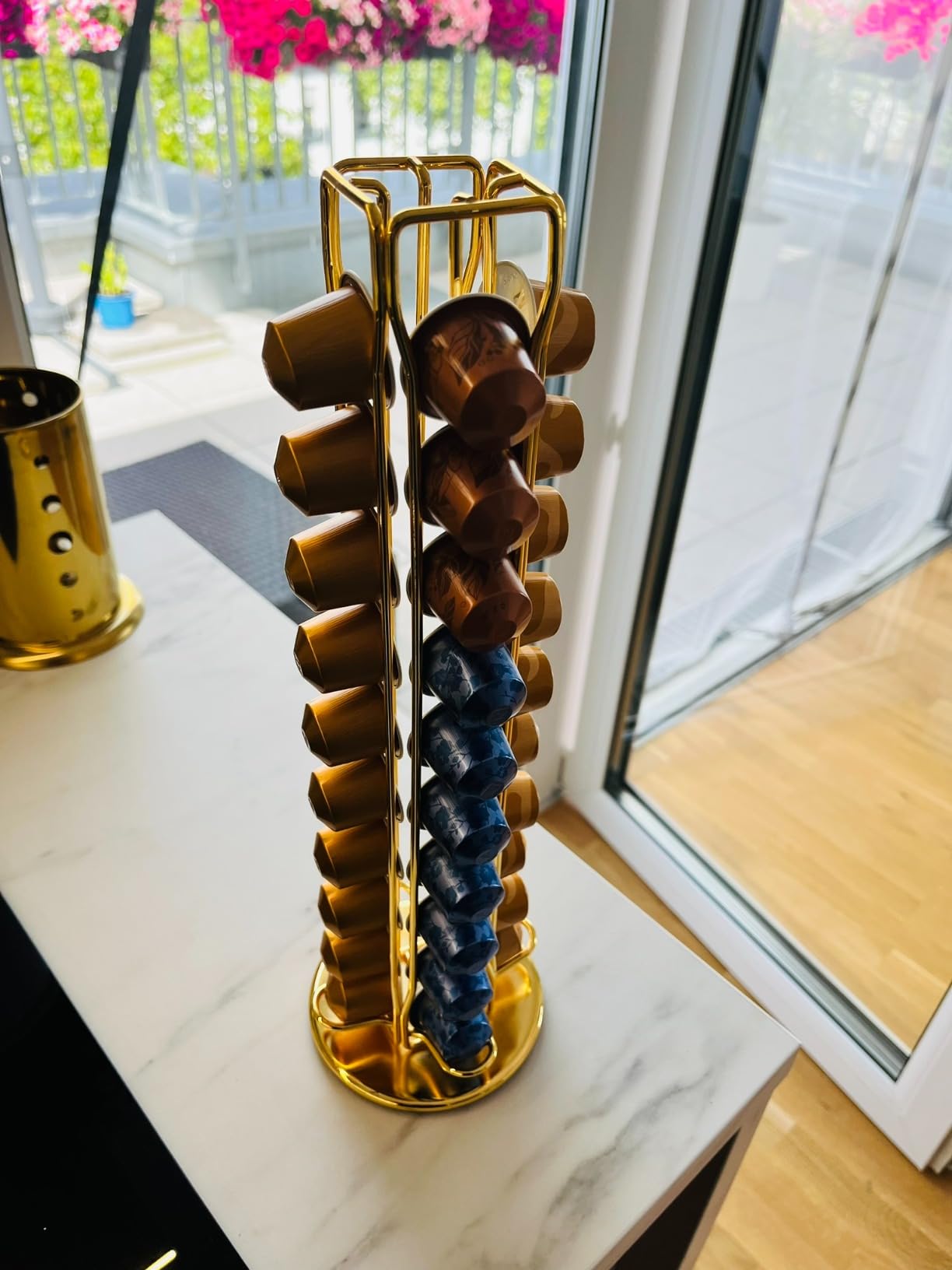 Intirilife Kapselhalter Gold 40 Nespresso Kapseln Eisen drehbar