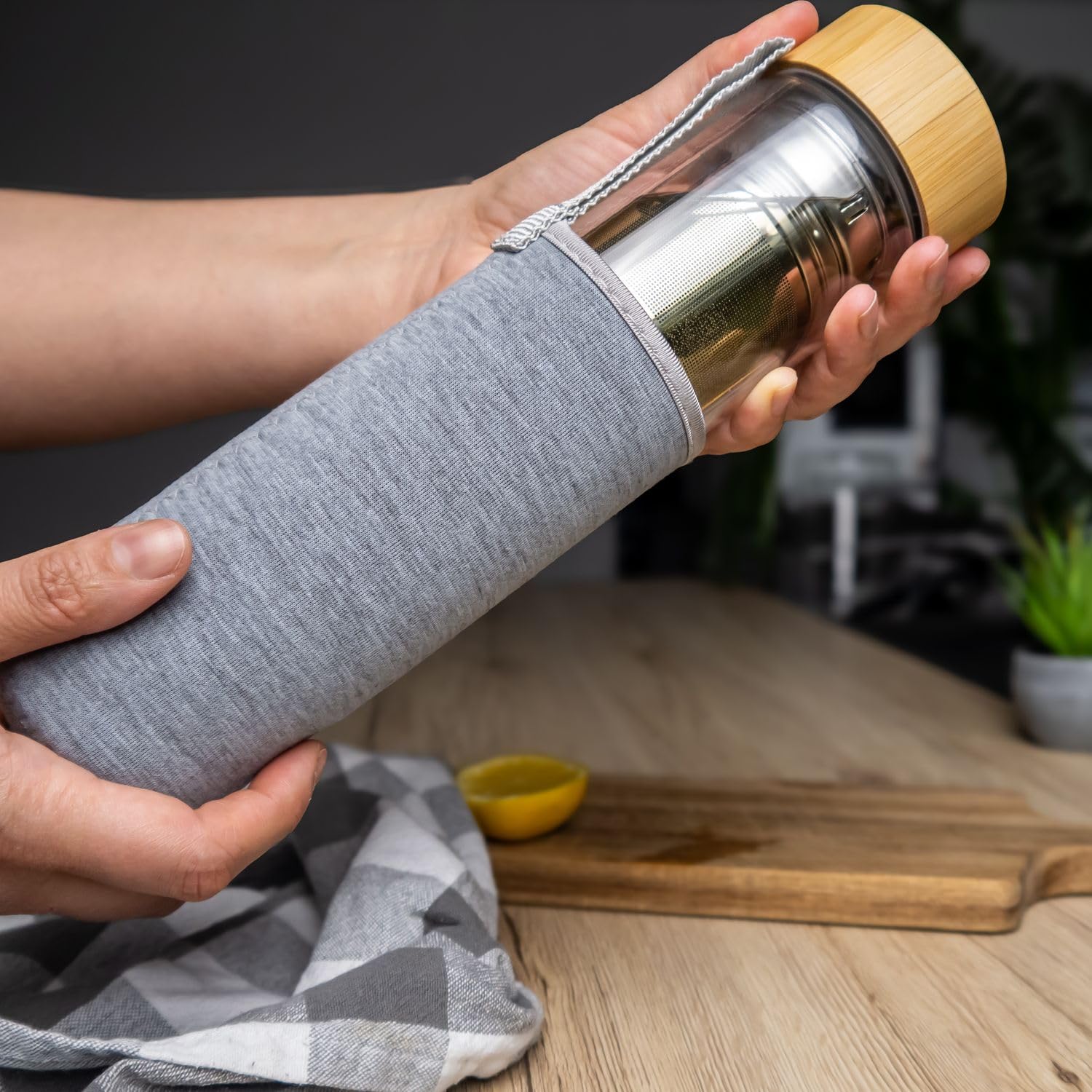 Intirilife Teeflasche Glas 400ml Sieb Bambus doppelwandig