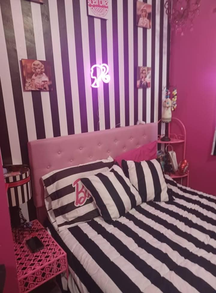 Paladone Barbie LED Neonlicht Rosa 22 cm USB Wandleuchte