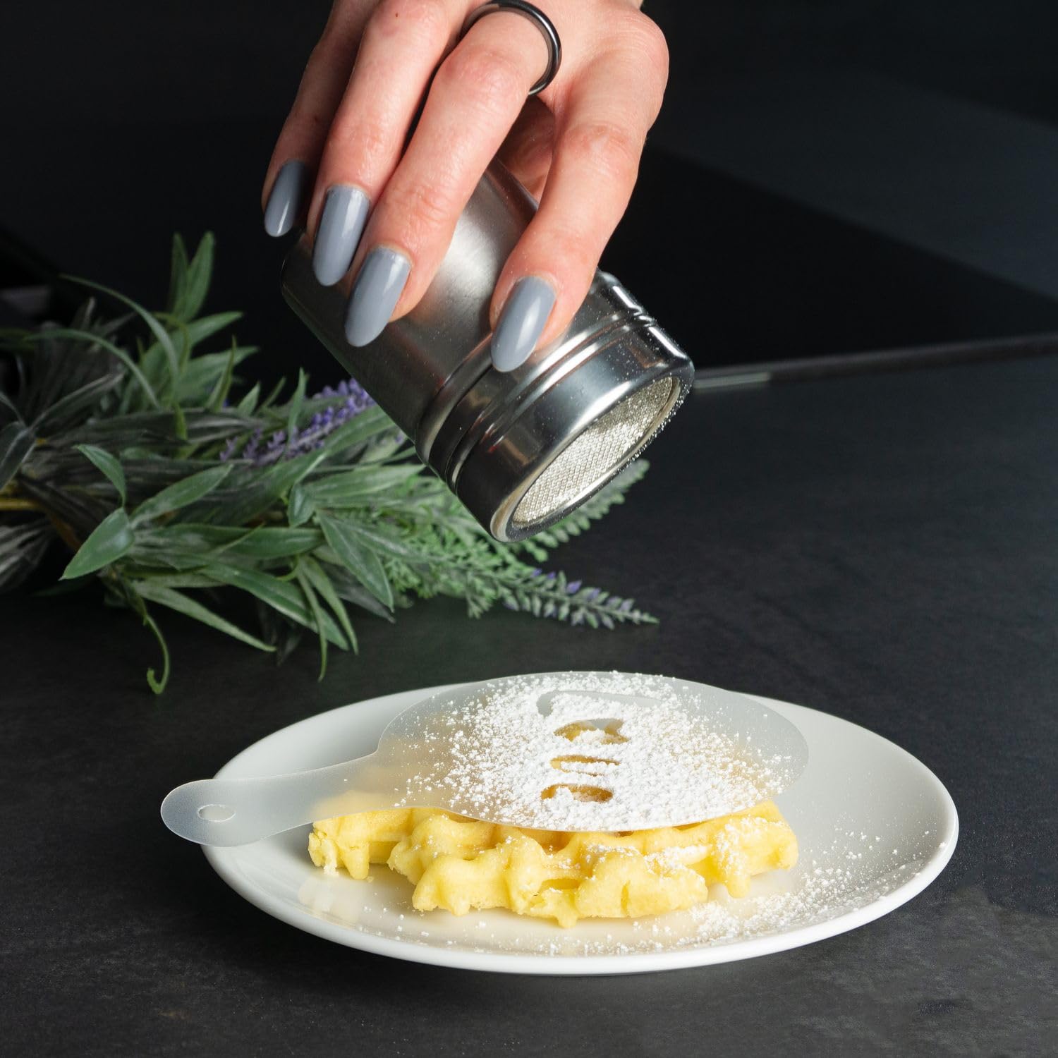 Intirilife Puderstreuer Set 18-teilig Edelstahl mit Schablonen