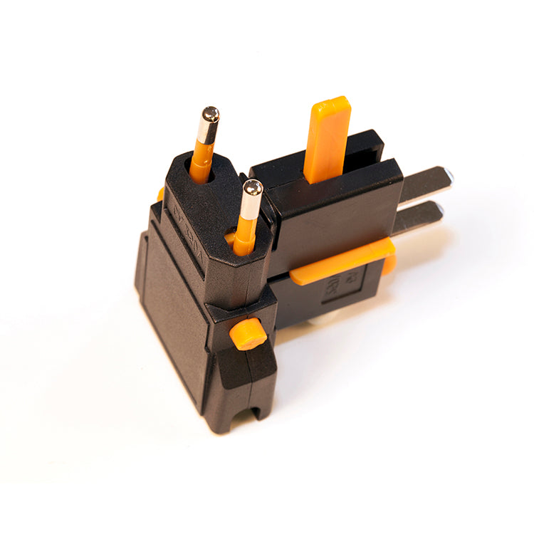 Kikkerland On-The-Go Universal Travel Adapter Reiseadapter 150 Länder