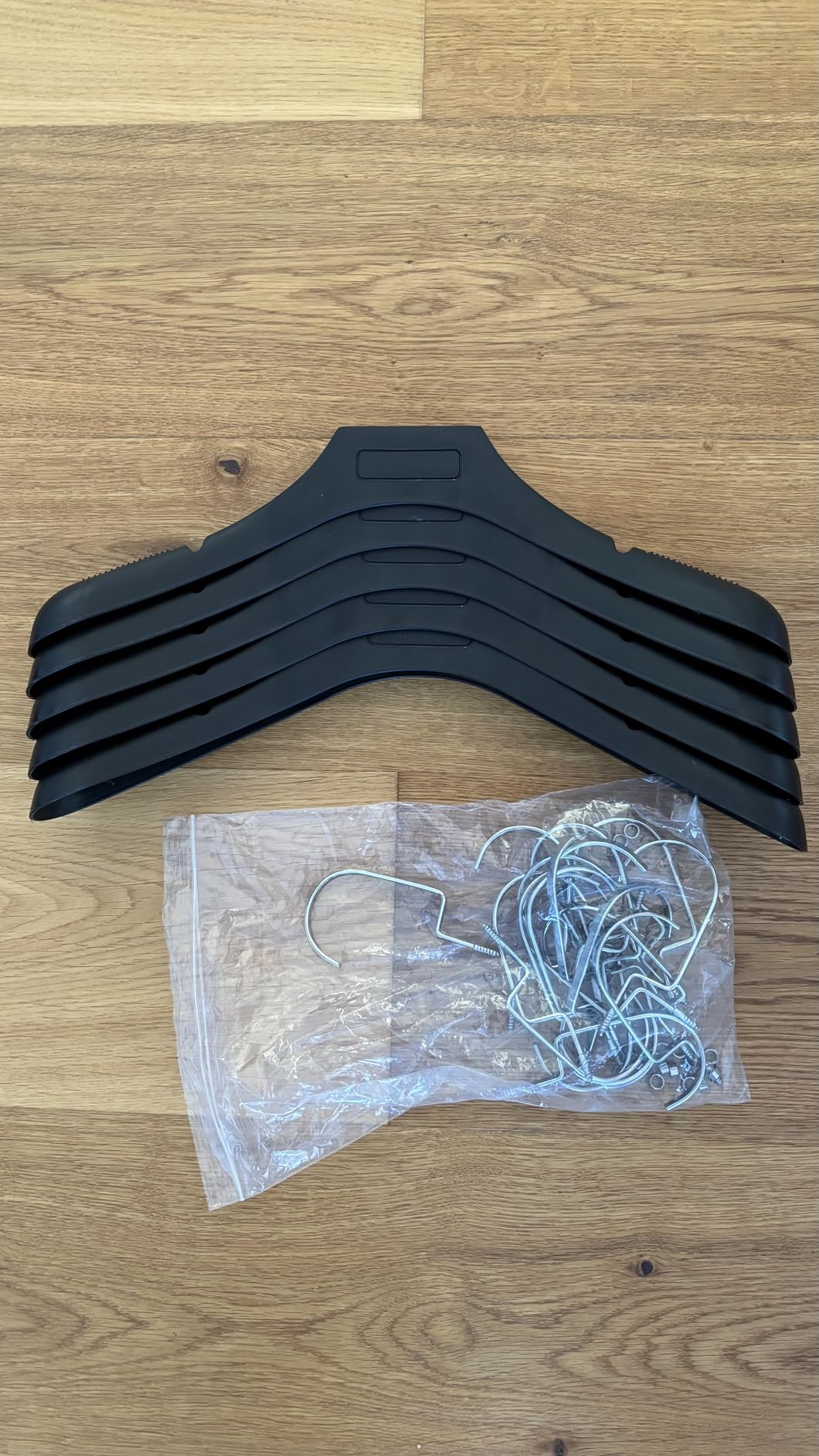 Intirilife Kleiderbügel Schwarz 20 Stück 39cm Anti-Rutsch