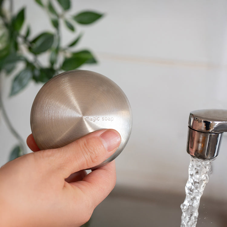 Kikkerland Magic Soap Edelstahlseife gegen Küchengeruch